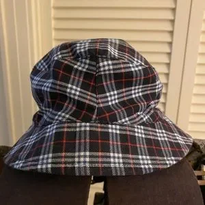 Burberry | Accessories | Burberry London Bucket Channing  display picture 2